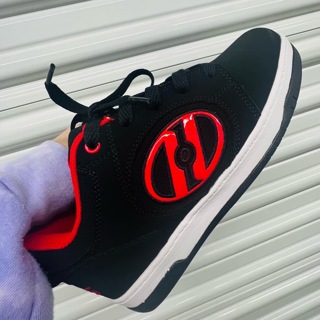 Heelys  Shoes With Wheels Youth Size 6 Brand New Black  Red